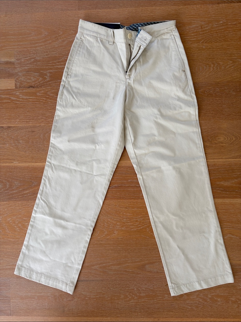 NWT boys vineyard vines plain front club pant size 10. Khaki chinos. 100% cotton